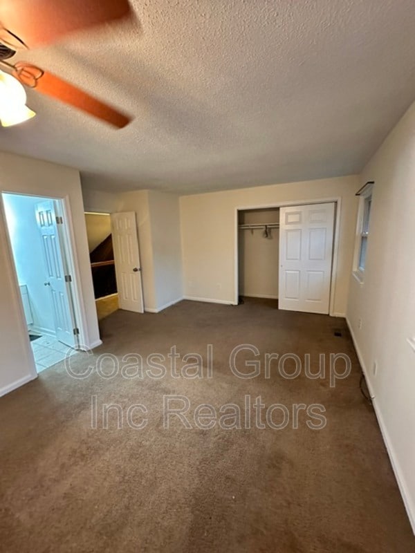 Building Photo - 458 Falling Ln