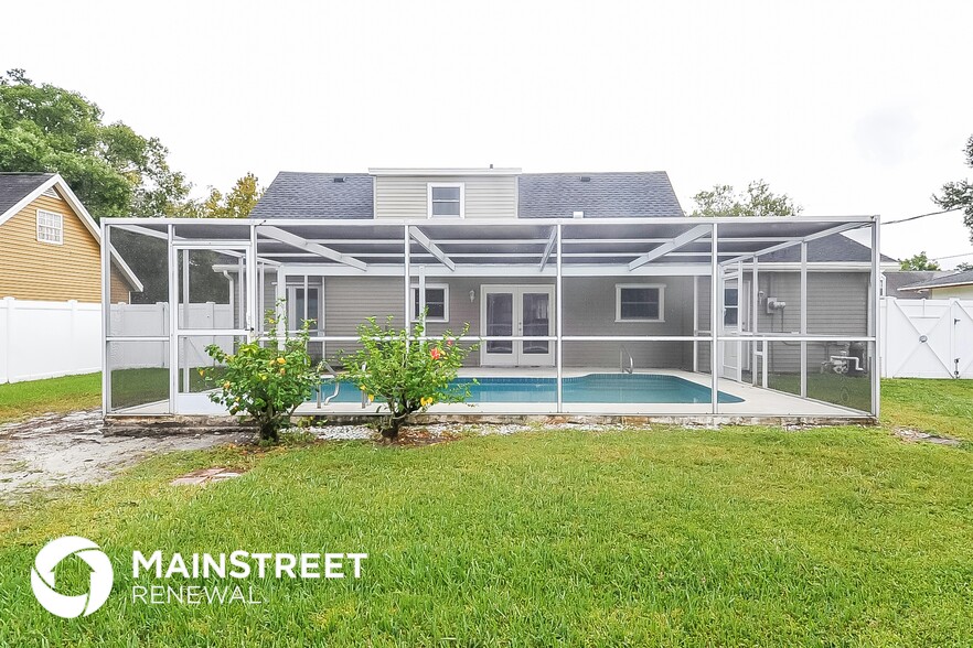 Building Photo - 2552 Bucida Dr