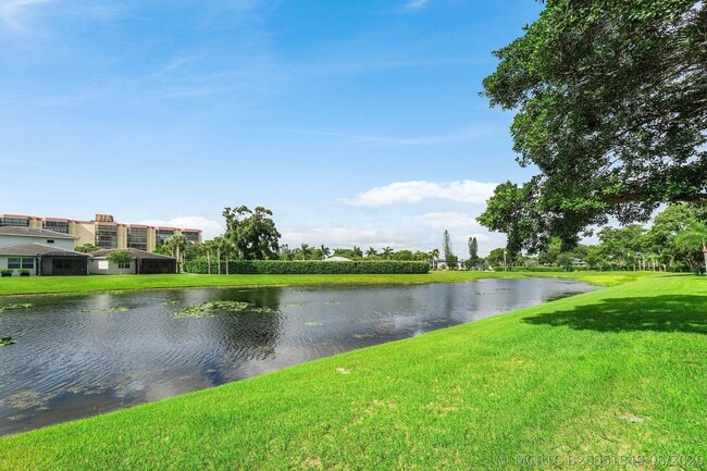 Building Photo - 7290 Kinghurst Dr