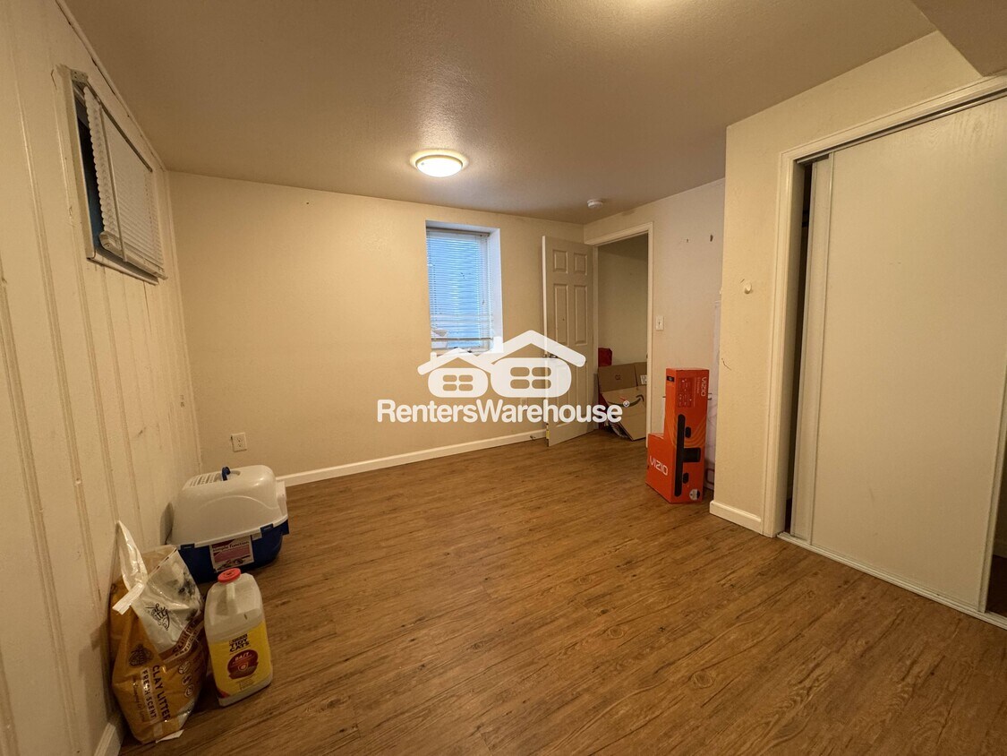 Building Photo - 8281 Solana Dr