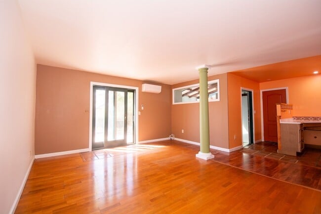Building Photo - 3643 N Mills Ave