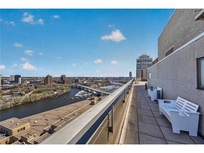 Building Photo - 19 S 1st St