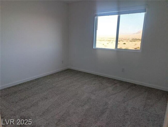 Building Photo - 246 Kobuk Ave