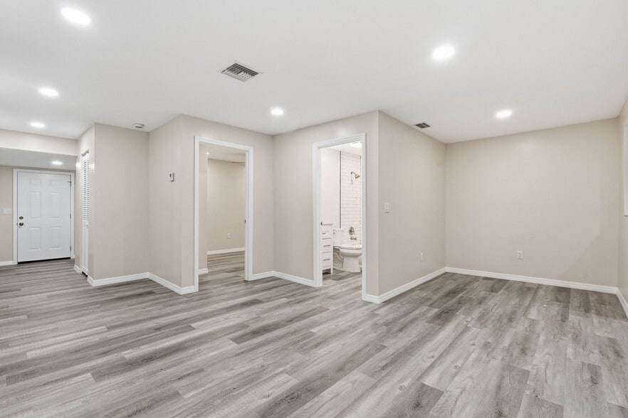 Building Photo - 903 Vine Ave