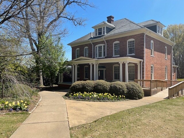 Building Photo - 1011 Nicholwood Dr