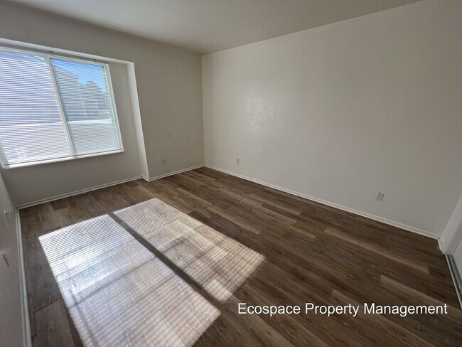 Building Photo - 2 Bedroom 1 Bathroom Apartment in Aurora