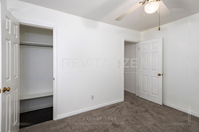 Building Photo - Charming 3-Level Home with Water Access in...