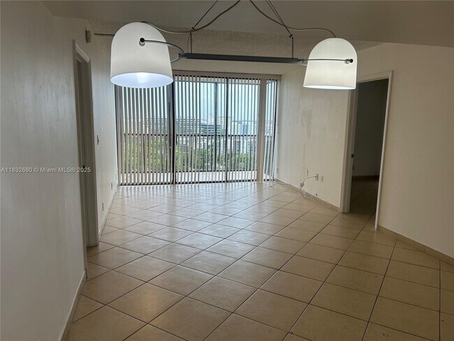 Building Photo - 20335 W Country Club Dr