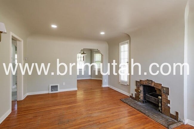 Building Photo - 755 Princeton Ave S