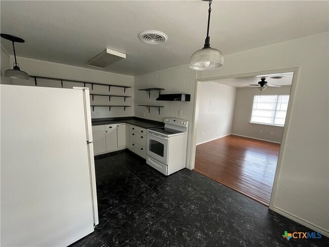 Building Photo - 1005 Phil Ave