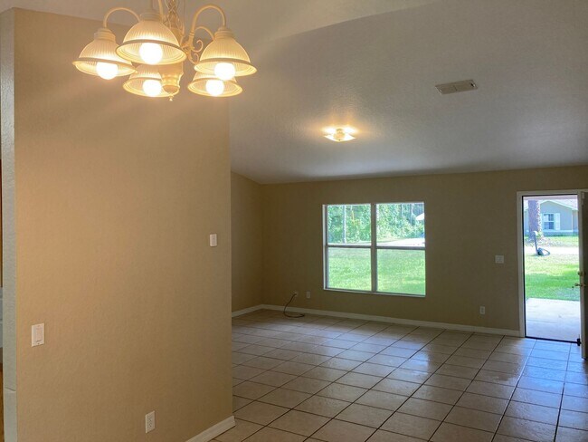 Building Photo - 3/2 Home Silver Springs Shores