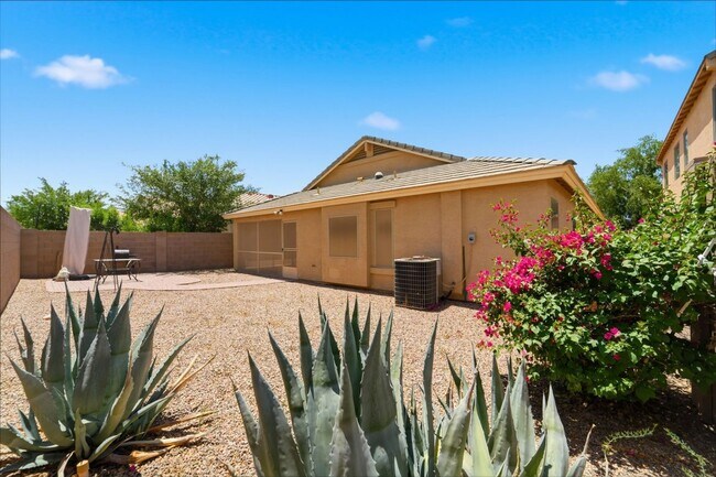 Building Photo - Maricopa Gem! 2,130 SF, Large Kitchen, AZ Room + Golf Course Living