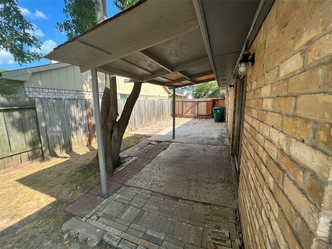 Building Photo - 6630 Trigate Dr