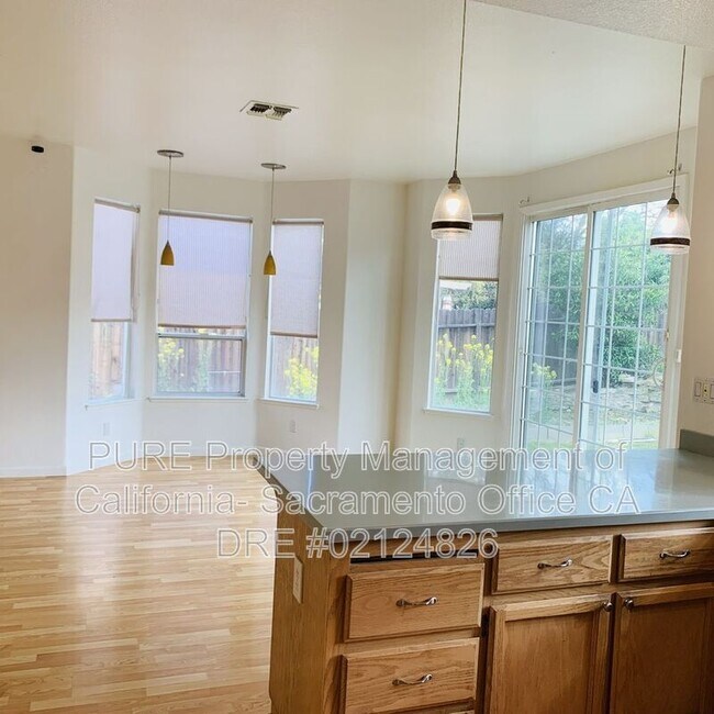 Building Photo - 5004 Hidden Meadow Way