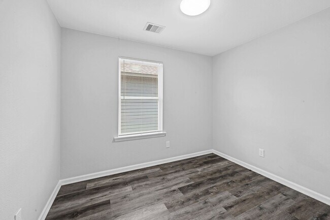 Building Photo - ASAP move in! Charming 3-Bedroom Home in the Heart of Conroe