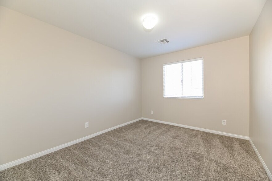 Building Photo - 10293 Burning Bush St