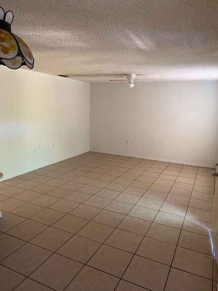 Building Photo - 916 Buccaneer Dr