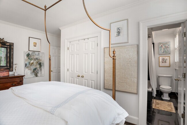 Building Photo - 2260 Peachtree Rd