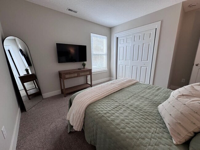 Building Photo - 1249 Kinsmoor Ave