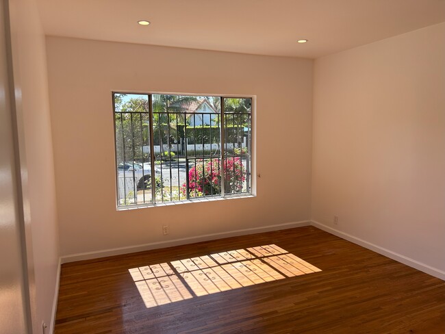 Front Bedroom - 142 S Laurel Ave