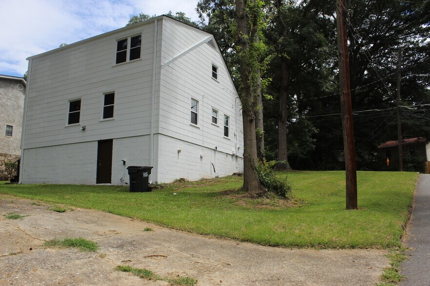 Back of Home / Driveway - 2637 Semmes St