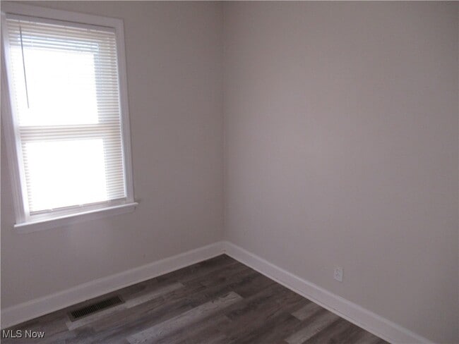 Building Photo - 12009 Summerland Ave