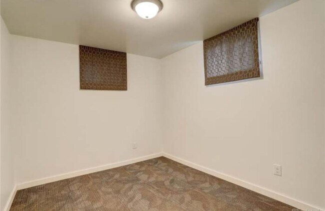 Building Photo - West Highlands Garden Level  2-bedroom 1-b...