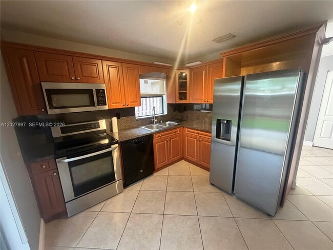 Building Photo - 7105 SW 127th Ct