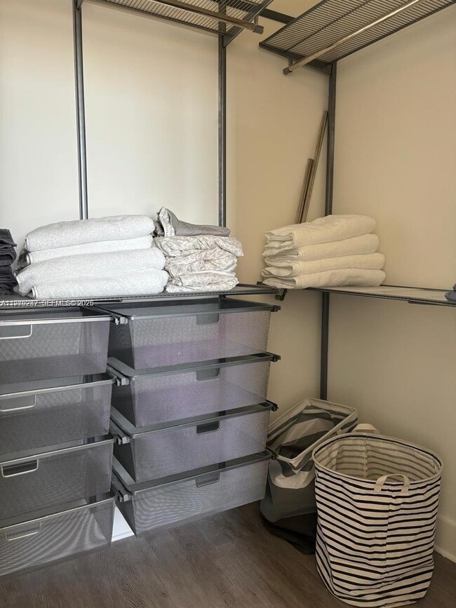 Building Photo - 888 Douglas Rd