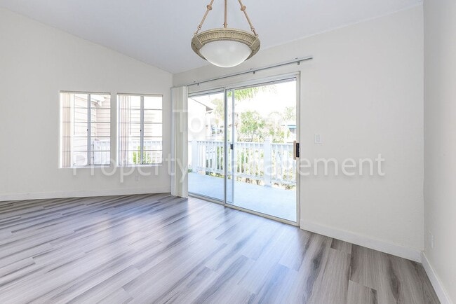 Building Photo - Beautiful 2 bed / 2 bath / 1286 sqft Condo...