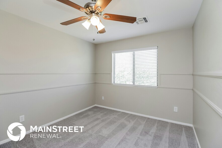 Building Photo - 7019 S 43rd Dr