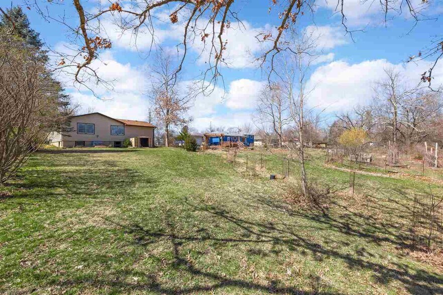 Building Photo - 1564 Prairie du Chien Rd