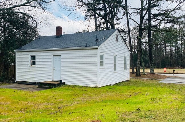 Building Photo - 1361 Hull Rd