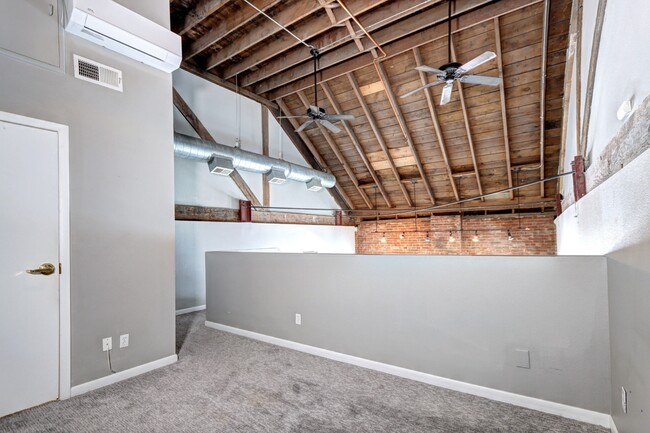 Building Photo - 2711 Welton St