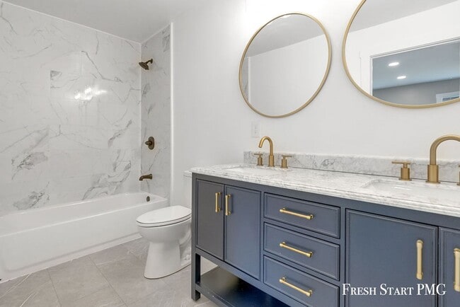Building Photo - Modern Charm & Fresh Renovation Near River...