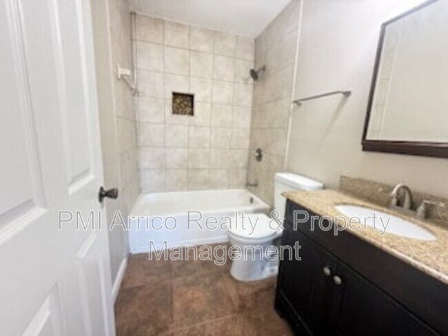 Building Photo - 2723 W State St