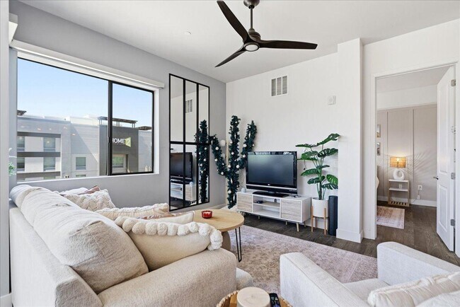 Building Photo - 3131 N Central Ave