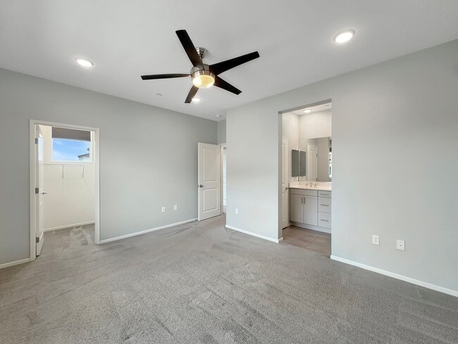 Building Photo - Great 3B/2.5BA Townhome in Otay Mesa!