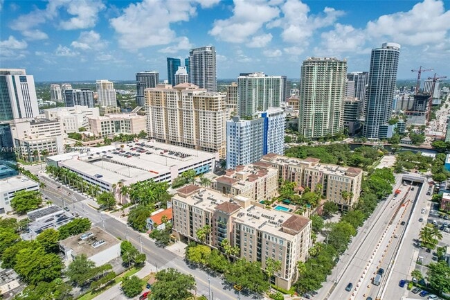 Building Photo - 520 SE 5 Ave