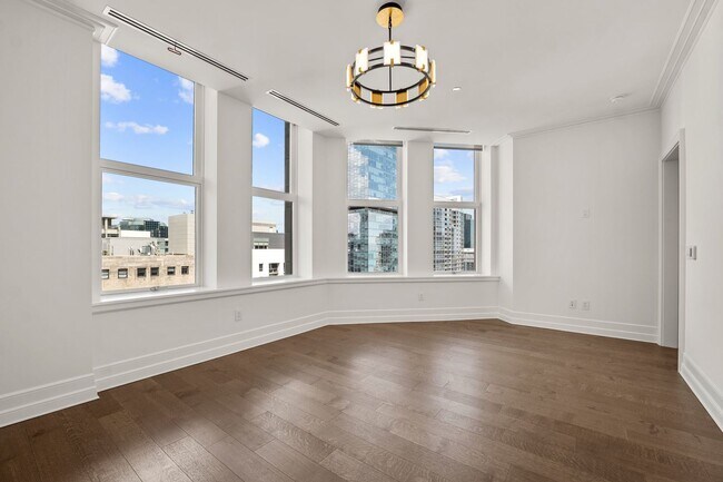 Building Photo - 435 N Michigan Ave