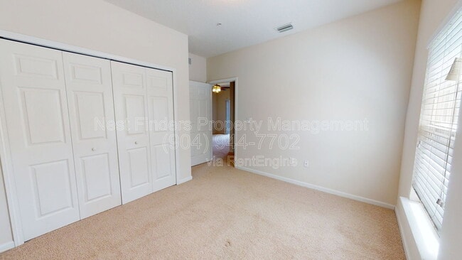 Building Photo - 8201 Green Parrot Rd