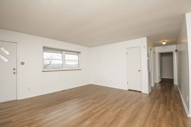 Building Photo - 3051 Dow Dr