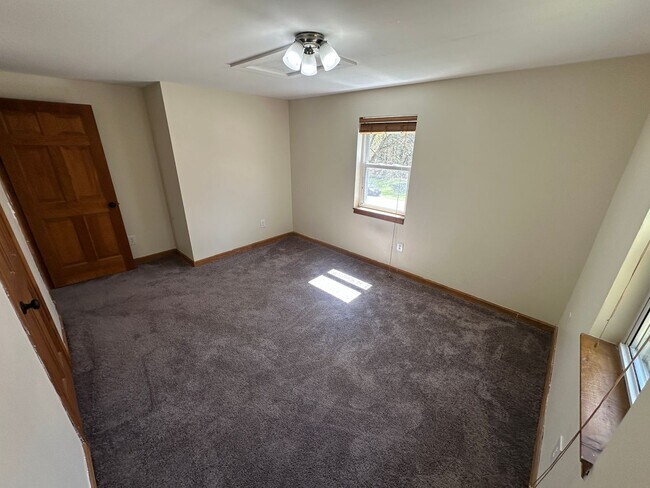 Building Photo - Comfortable 2BR Townhome with Garage, Laundry, and Modern Appliances