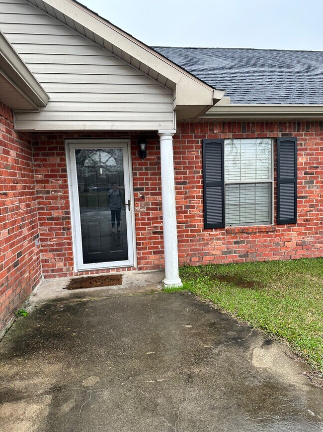 Front door - 4340 Benoit Ln