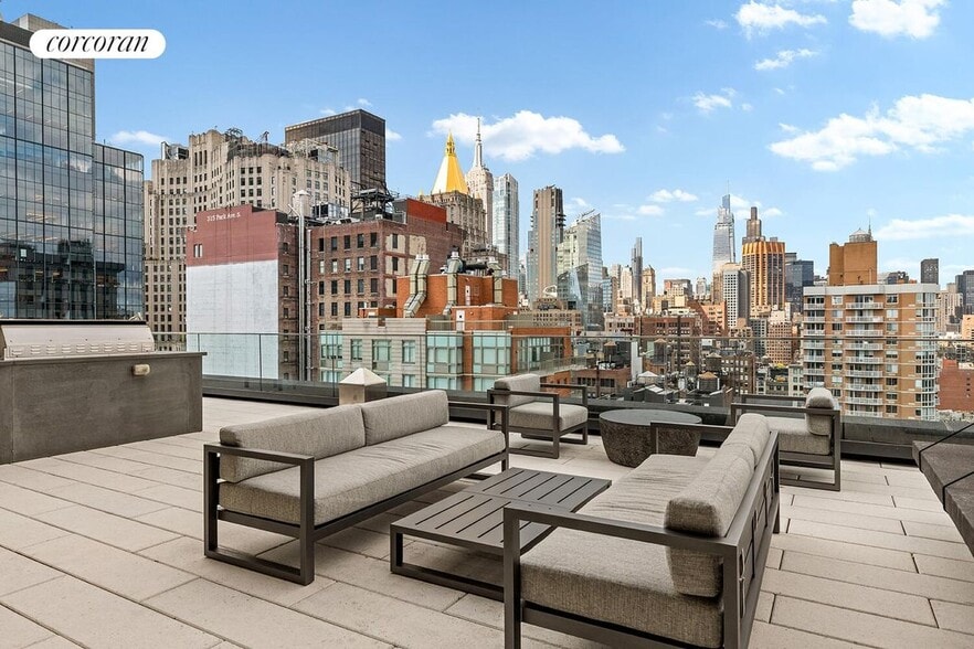 Building Photo - 121 E 22nd St