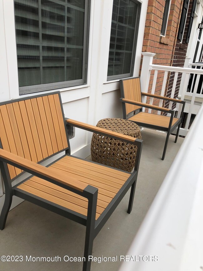 Building Photo - 410 Sewall Ave