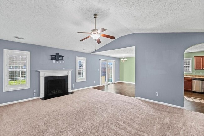 Building Photo - Beautiful home in great neighborhood!