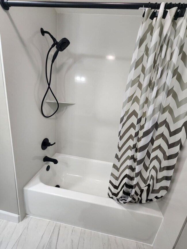 Building Photo - 917 Huntington Dr