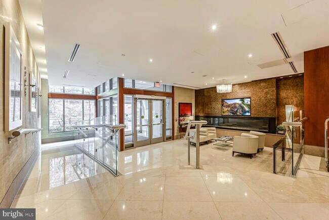 Building Photo - 811 4th St NW