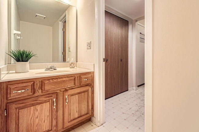 Building Photo - 1410 Leeward Ct